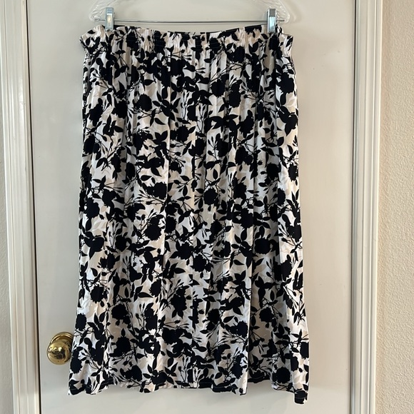 Sag Harbor Woman Skirt - Picture 3 of 8